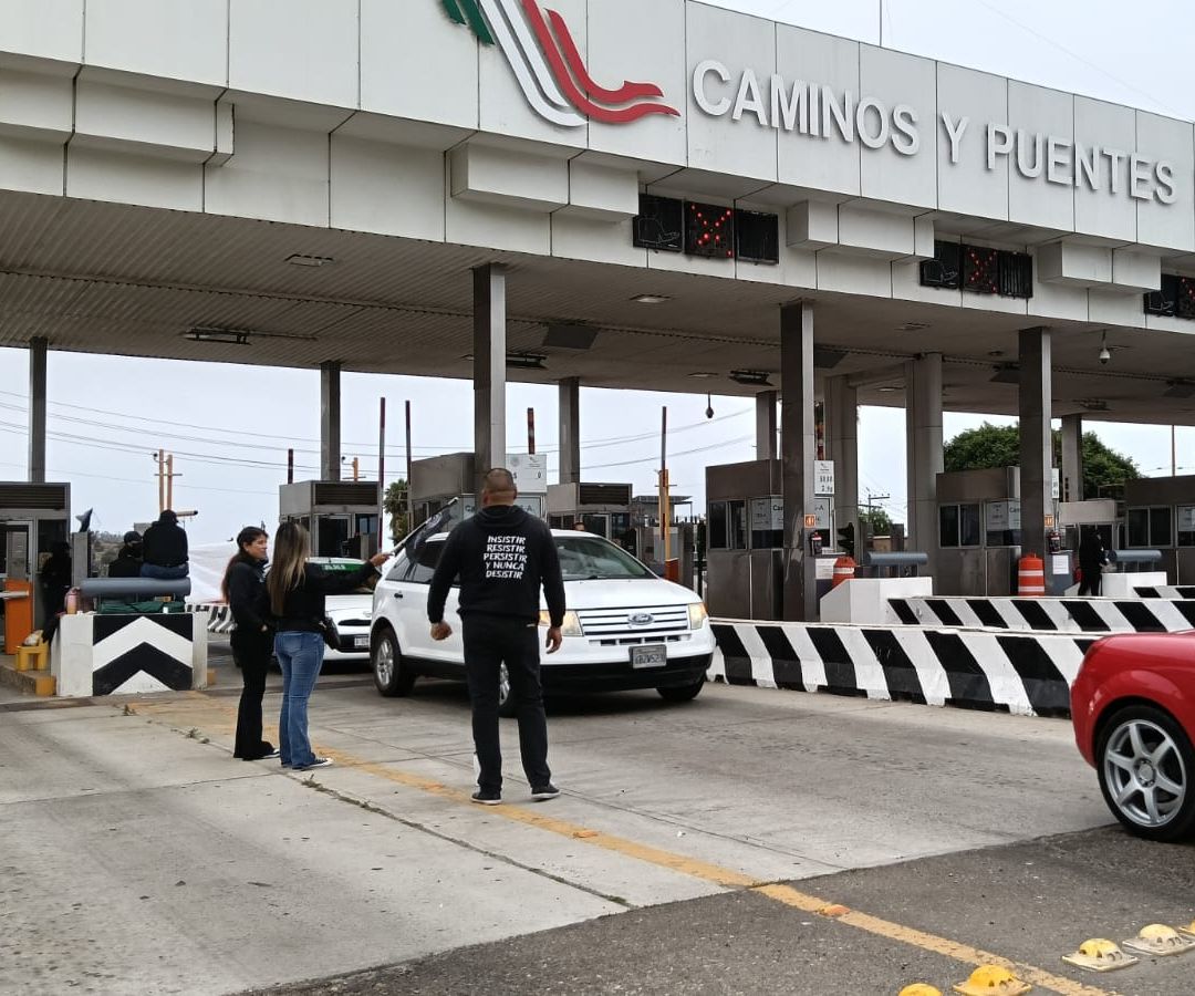 CNTE Libera Casetas en BC